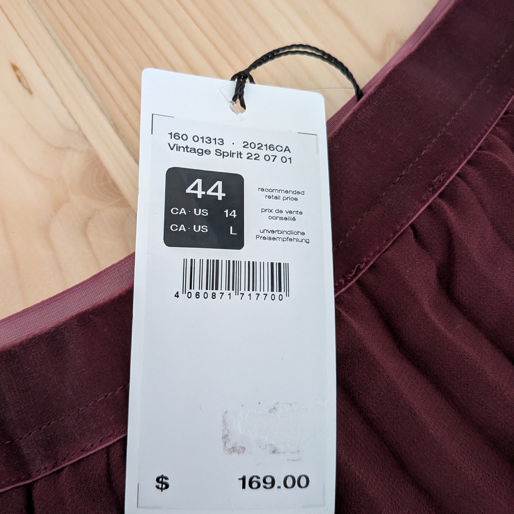 Chic A-Line Skirt in Deep Burgundy - Picture 3 of 3